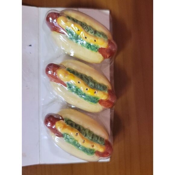 Salt & Pepper Shaker Set Hamburger & Hotdog Boston Warehouse #A31 - Picture 4 of 6